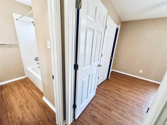 8814 Schick RD B, Austin, TX 78729