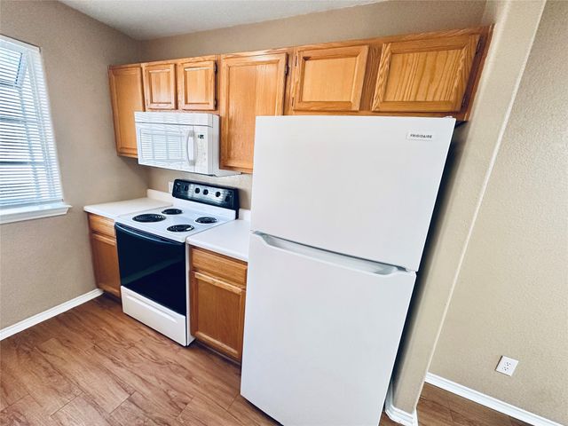 8814 Schick RD B, Austin, TX 78729