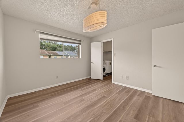 1516 Bay Area Boulevard H10, Houston, TX 77058