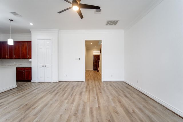 9147 Lago Crest Drive, Houston, TX 77054