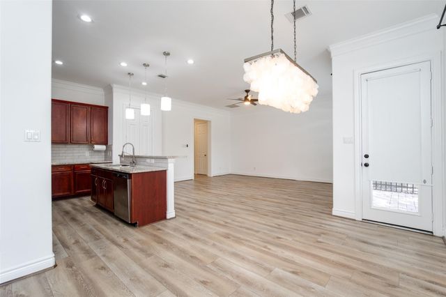 9147 Lago Crest Drive, Houston, TX 77054