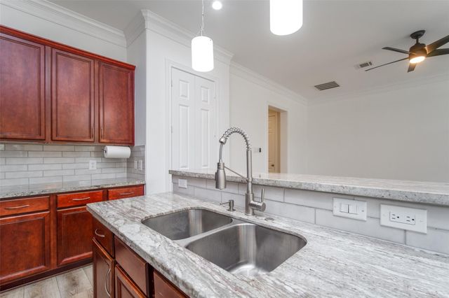 9147 Lago Crest Drive, Houston, TX 77054