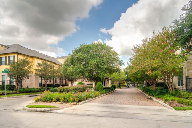 9147 Lago Crest Drive, Houston, TX 77054