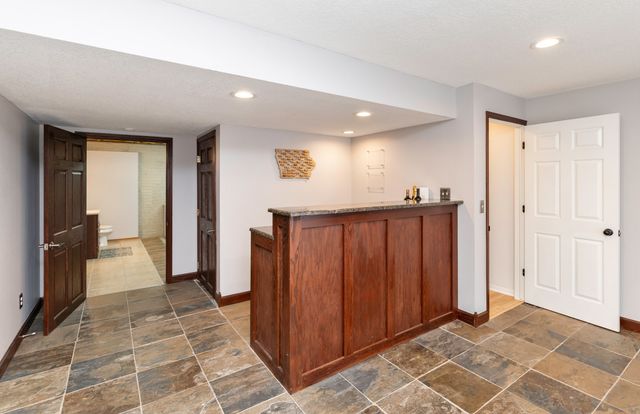 217 Bridgewood Drive, West Des Moines, IA 50266