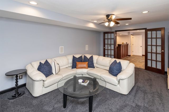 217 Bridgewood Drive, West Des Moines, IA 50266