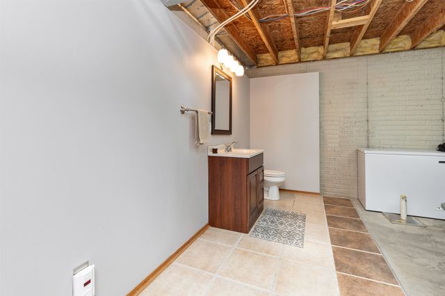 217 Bridgewood Drive, West Des Moines, IA 50266