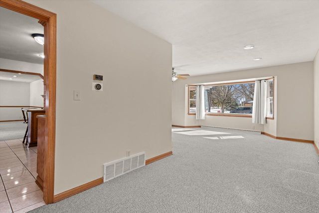 4950 James AVENUE, Wind Point, WI 53402