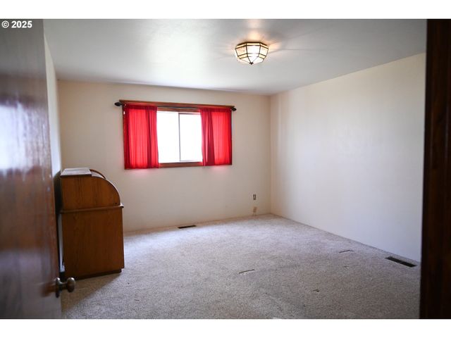 75938 SPRING HOLLOW Rd, Adams, OR 97810