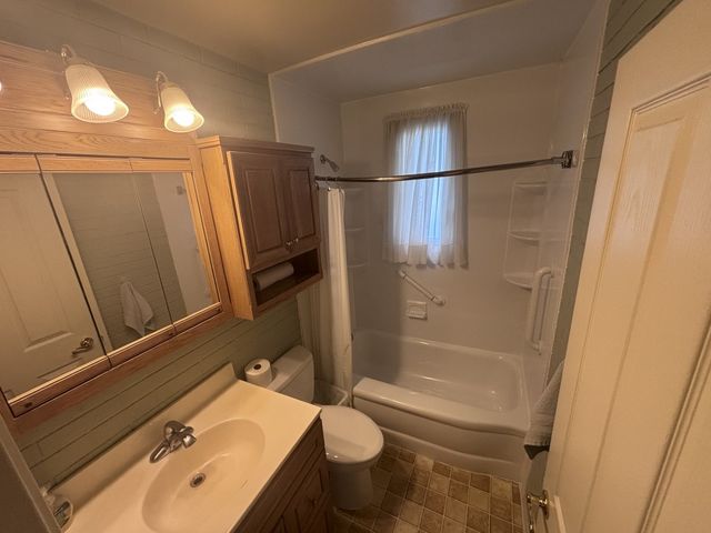 906 40th Street Court, Moline, IL 61265