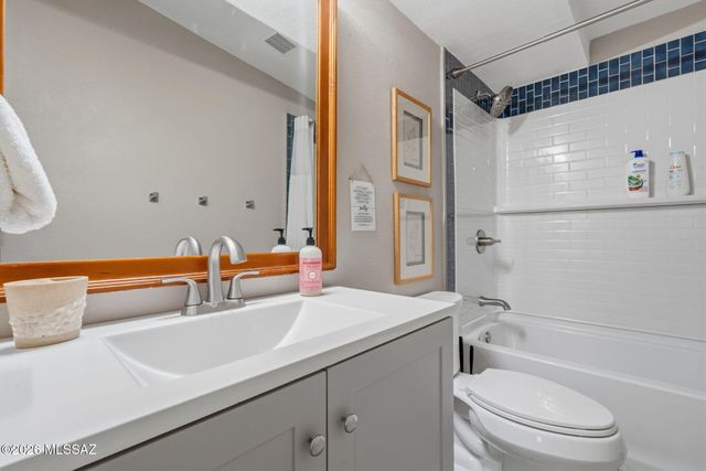 5353 N Oracle Jaynes Station Road, Tucson, AZ 85704