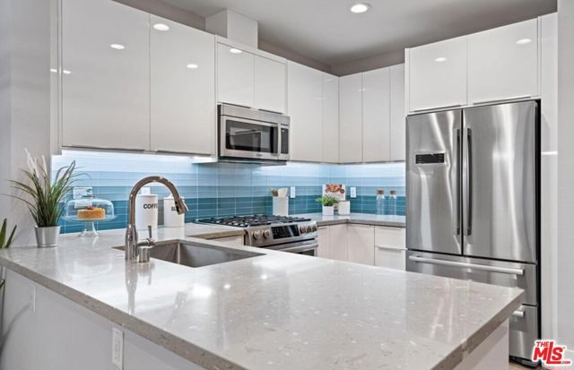 901 S Gramercy Drive 204, Los Angeles, CA 90019