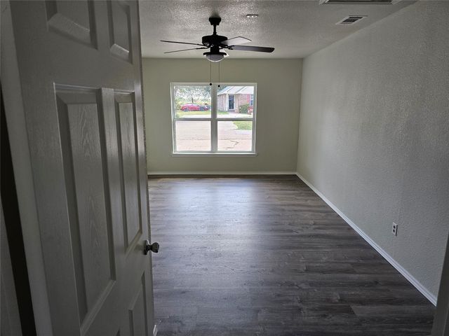 781 Hardeman, Italy, TX 76651