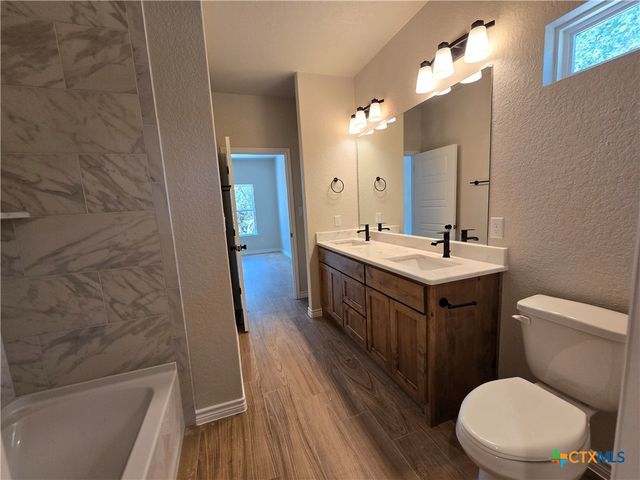 894 Luehlfing Drive, Canyon Lake, TX 78133