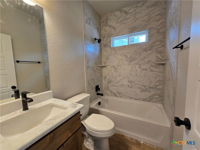 894 Luehlfing Drive, Canyon Lake, TX 78133
