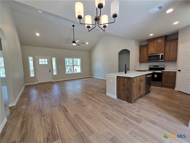 894 Luehlfing Drive, Canyon Lake, TX 78133