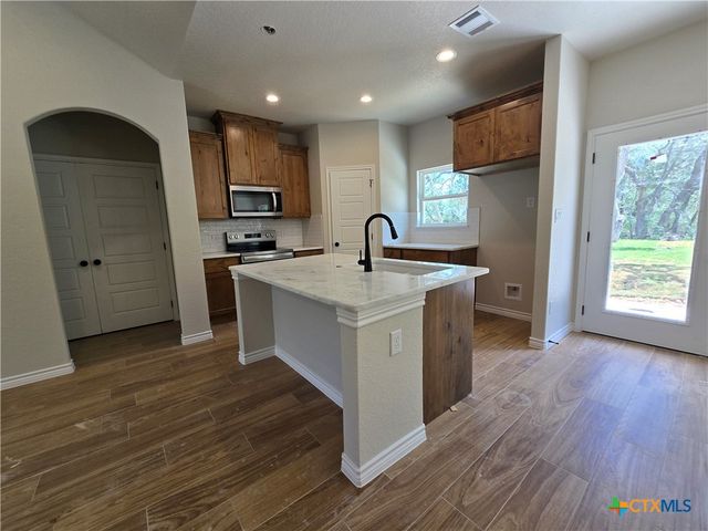 894 Luehlfing Drive, Canyon Lake, TX 78133