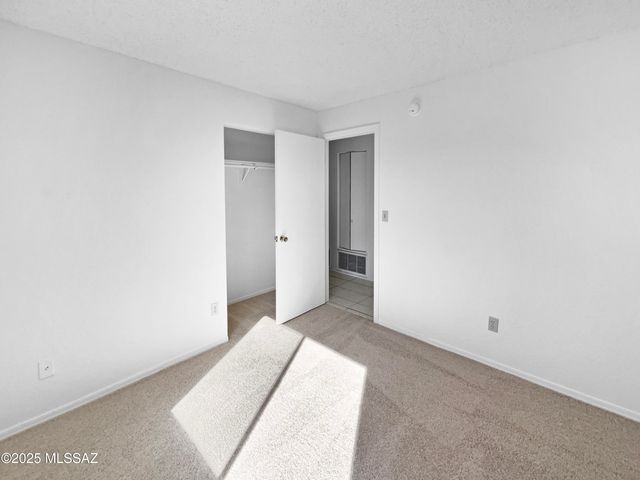 1792 W Ransom Oaks Drive, Tucson, AZ 85746