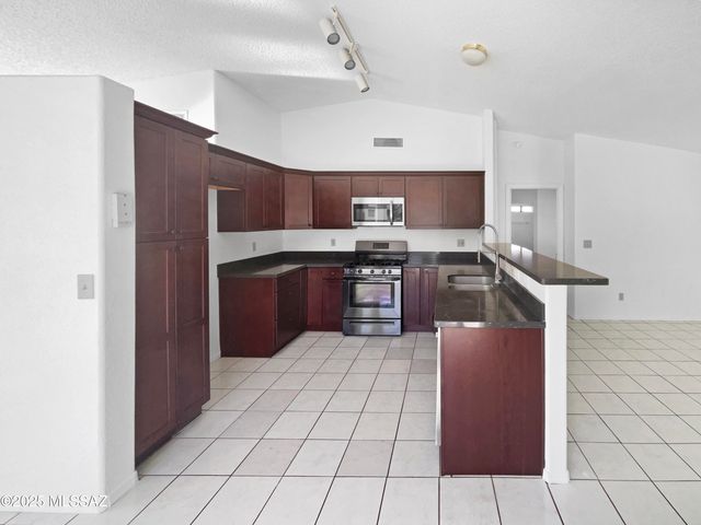 1792 W Ransom Oaks Drive, Tucson, AZ 85746