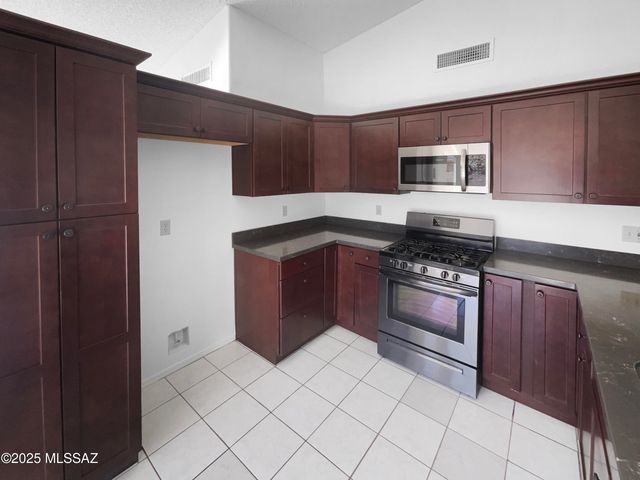 1792 W Ransom Oaks Drive, Tucson, AZ 85746