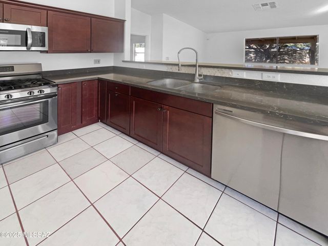 1792 W Ransom Oaks Drive, Tucson, AZ 85746