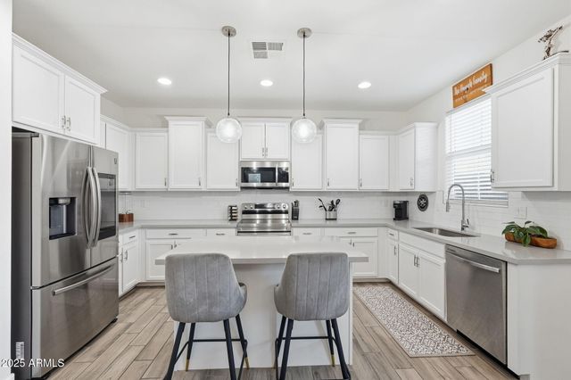 9460 E TUMERIC Avenue, Mesa, AZ 85212