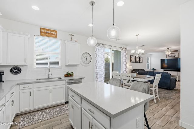 9460 E TUMERIC Avenue, Mesa, AZ 85212