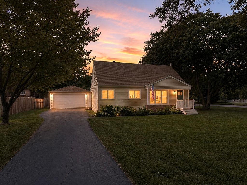 26W416 Macarthur Avenue, Carol Stream, IL 60188