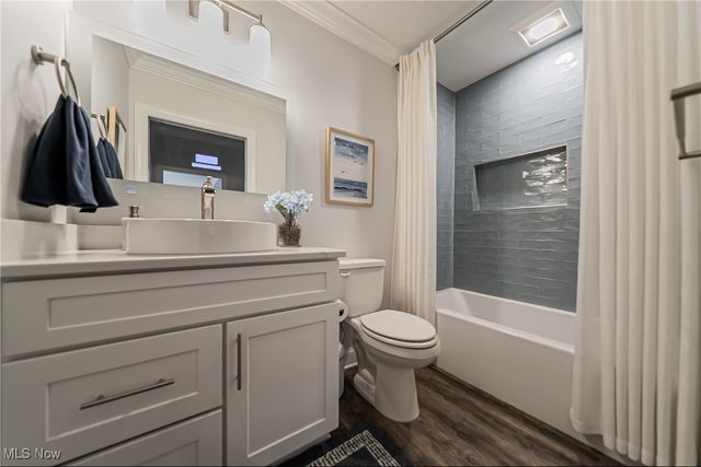 202 Whispering Shores, Vermilion, OH 44089