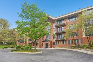 3525 S Cass Court 302, Oak Brook, IL 60523