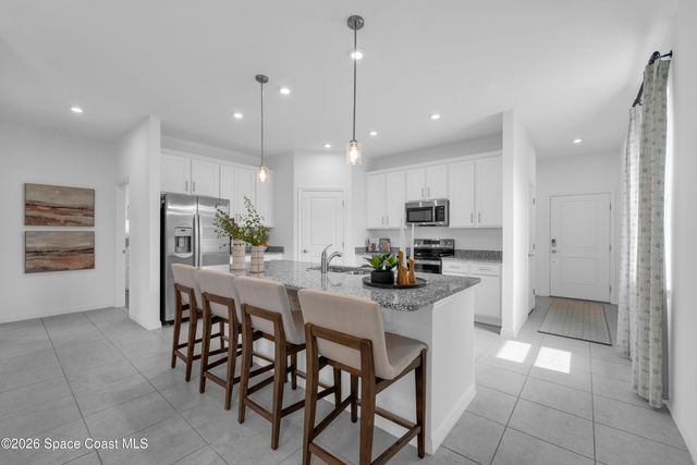 866 Castleford Avenue NE, Palm Bay, FL 32905
