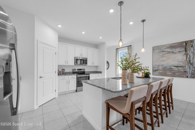 866 Castleford Avenue NE, Palm Bay, FL 32905