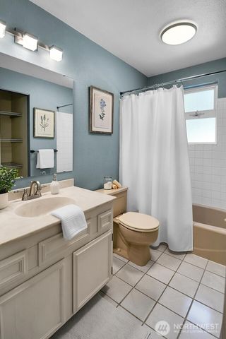 17465 NE 163rd Place, Woodinville, WA 98072