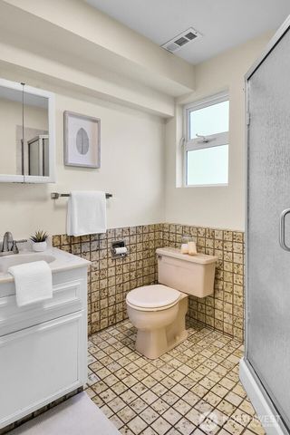 17465 NE 163rd Place, Woodinville, WA 98072