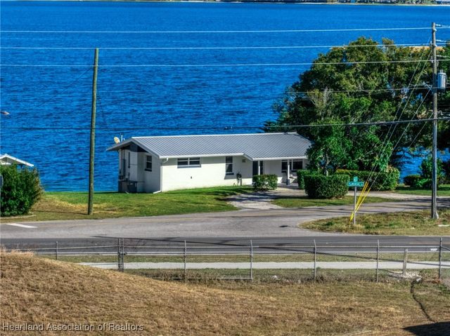 403 Lake Lotela Drive, Avon Park, FL 33825