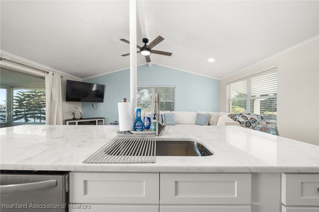 403 Lake Lotela Drive, Avon Park, FL 33825