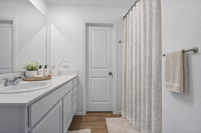 2450 Ridge Oak Drive, Conroe, TX 77301