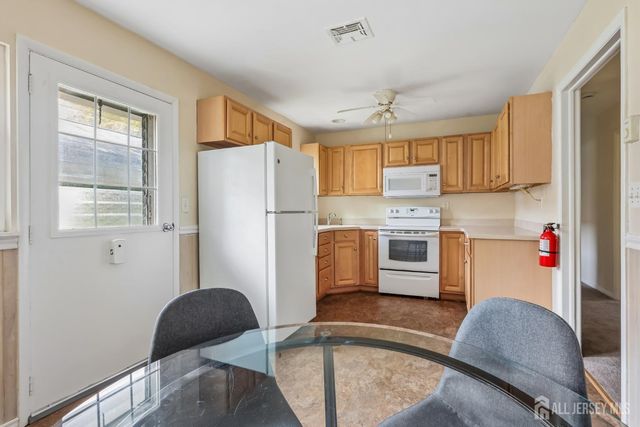 52 cambridge Court B, Lakewood, NJ 08701
