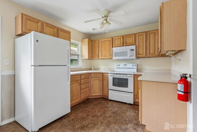 52 cambridge Court B, Lakewood, NJ 08701