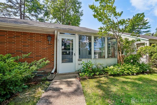 52 cambridge Court B, Lakewood, NJ 08701