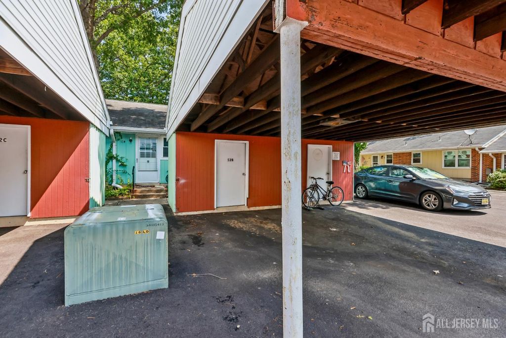 52 cambridge Court B, Lakewood, NJ 08701