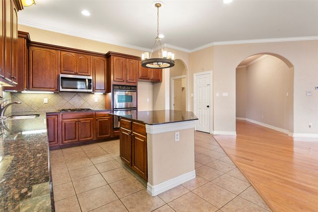 5624 English Oak Drive, Fort Worth, TX 76244