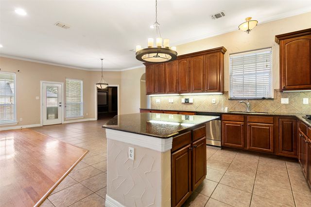 5624 English Oak Drive, Fort Worth, TX 76244