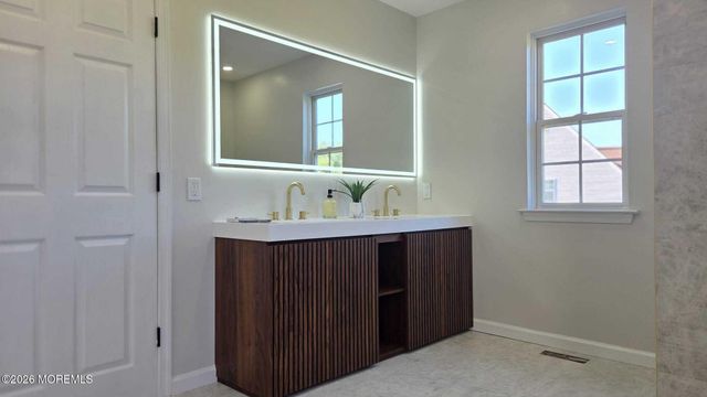 1055 Huntingdon Drive, Williamstown, NJ 08094
