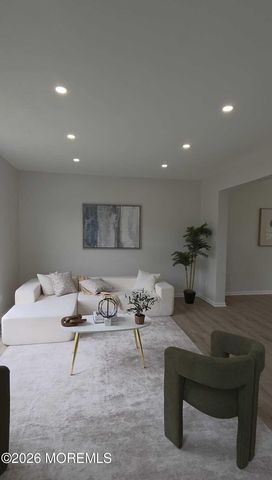 1055 Huntingdon Drive, Williamstown, NJ 08094