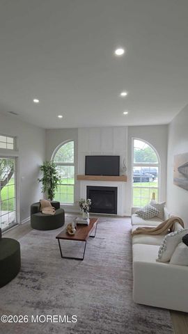 1055 Huntingdon Drive, Williamstown, NJ 08094