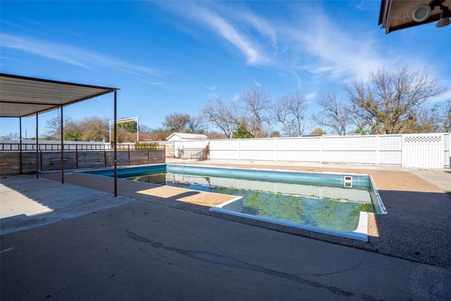 601 Henry St Street, Dublin, TX 76446