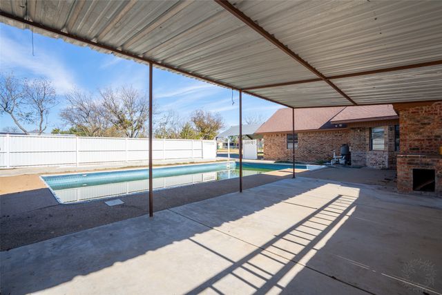 601 Henry St Street, Dublin, TX 76446