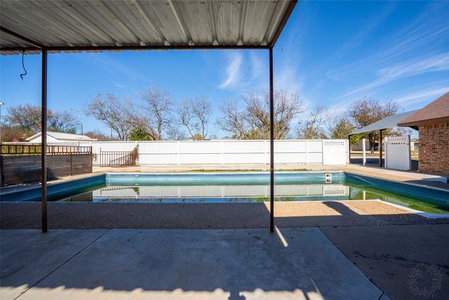 601 Henry St Street, Dublin, TX 76446