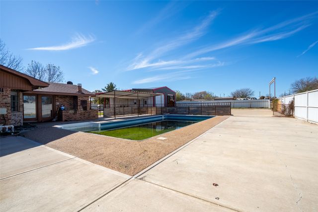 601 Henry St Street, Dublin, TX 76446