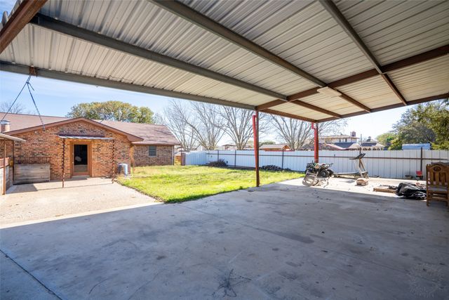 601 Henry St Street, Dublin, TX 76446